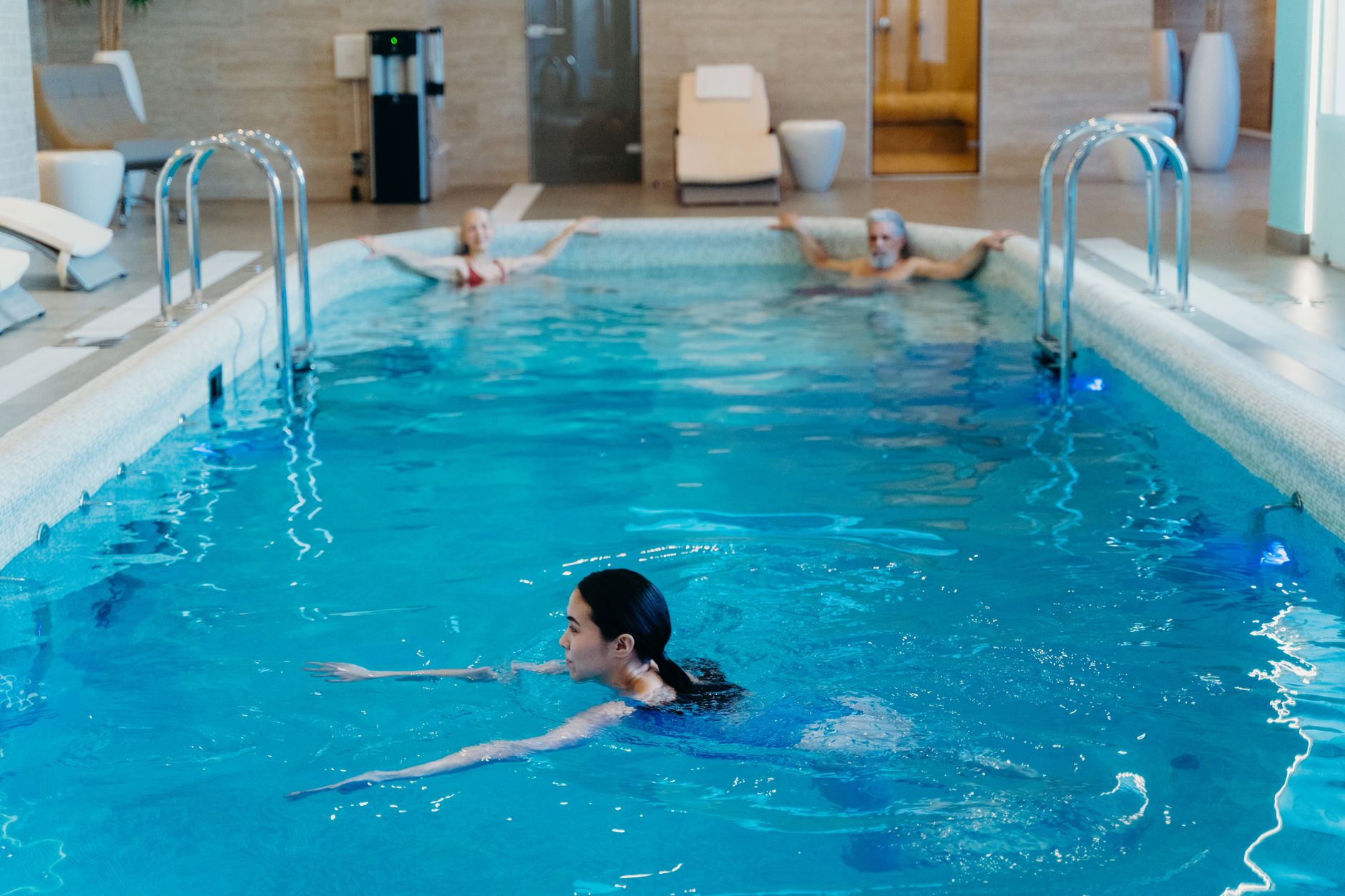 Piscina cubierta y zona wellness en Metropolitan Vigo