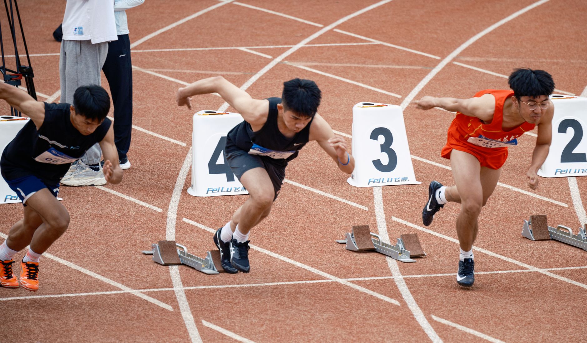 Corredores entrenando en la pista de atletismo de Yuncos, Toledo