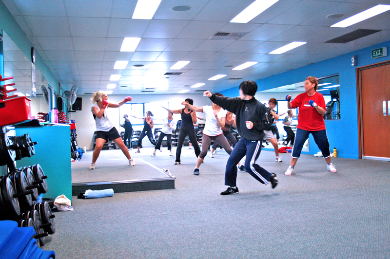 Clase de boxeo en grupo en un gimnasio de Bilbao