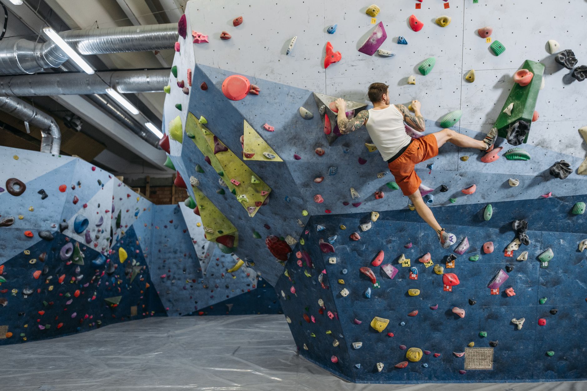 Escalada indoor en Alicante — rocódromo
