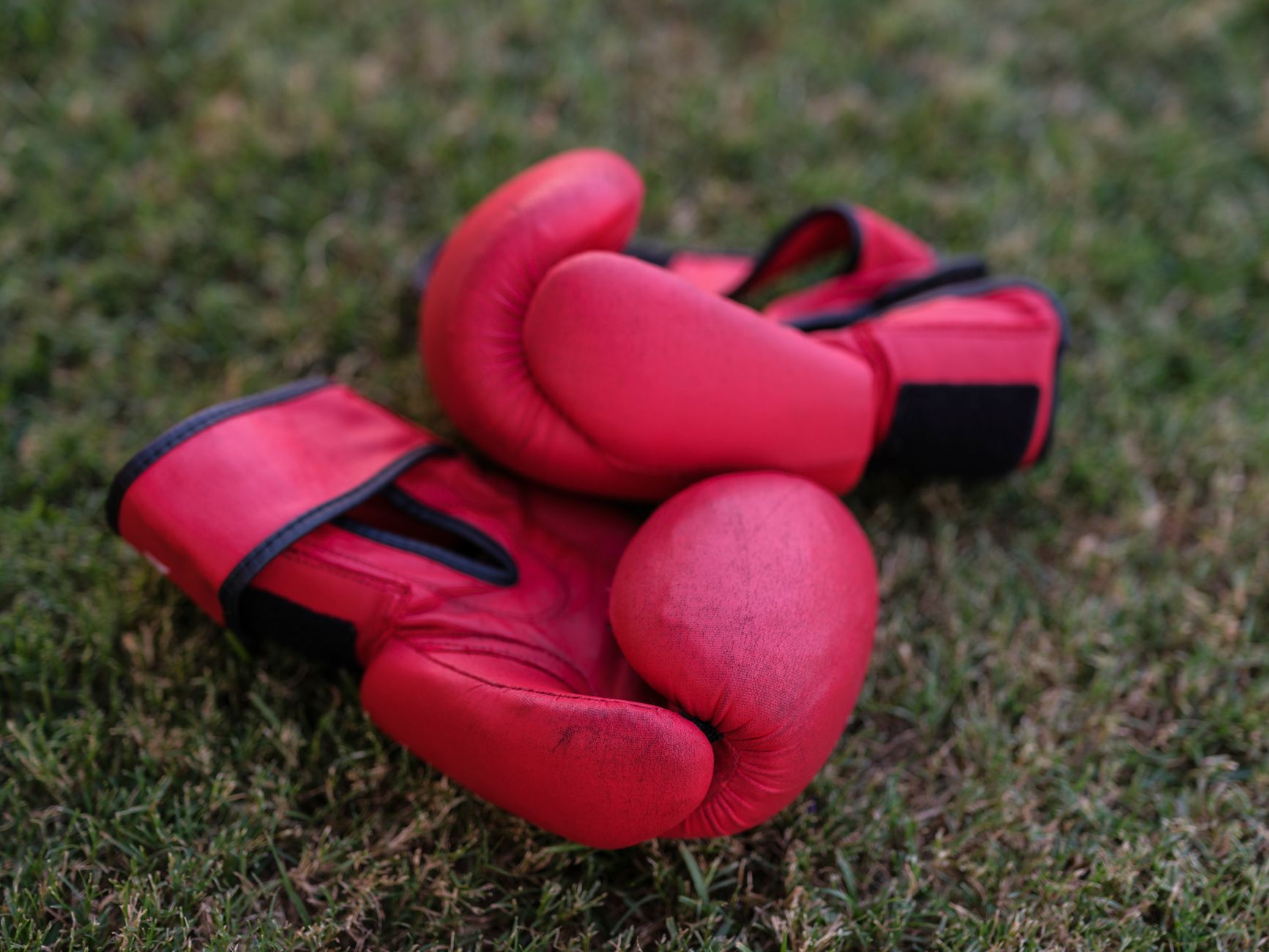 Guantes de cuero para boxeo — detalle de materiales y construccion